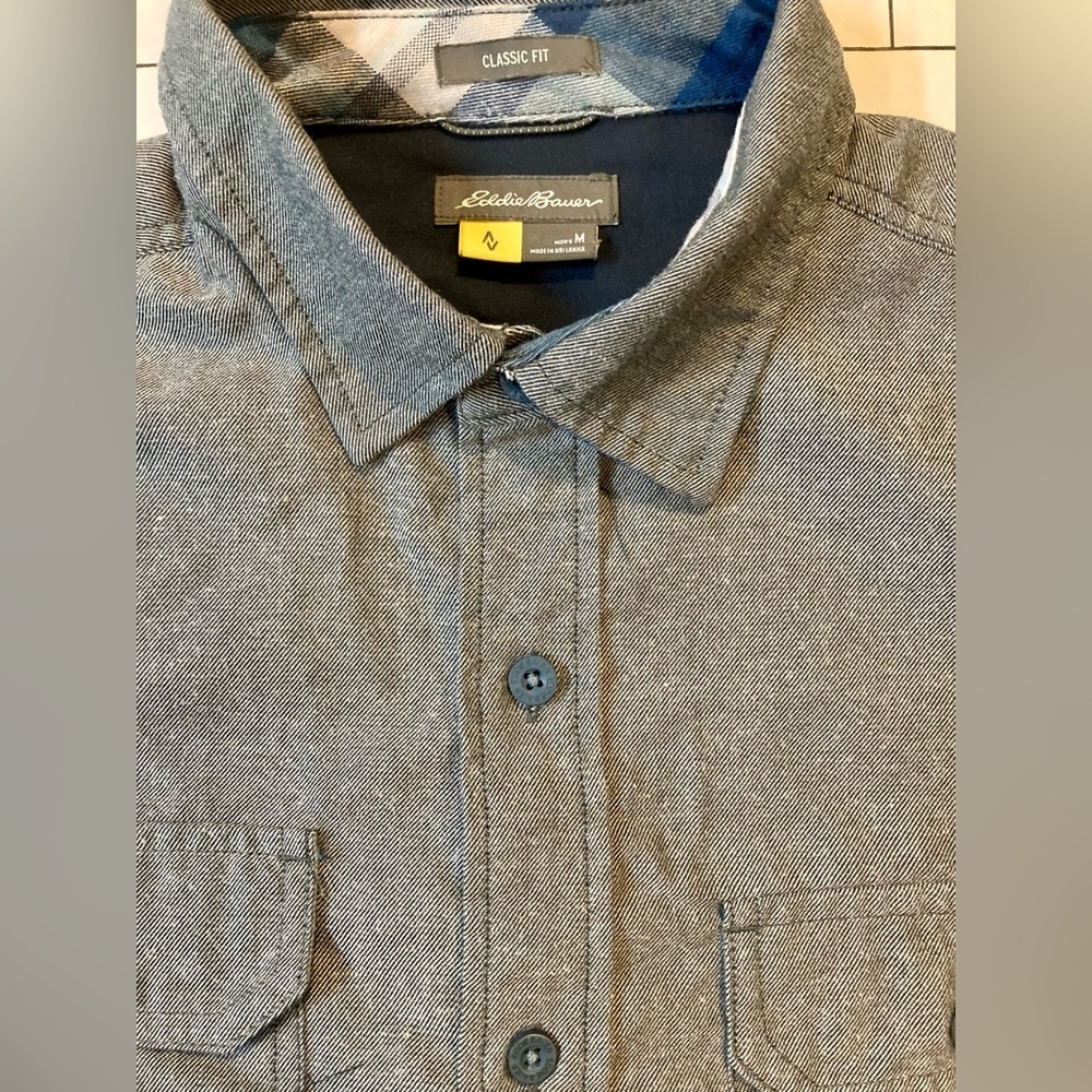 Eddie Bauer Men’s Size Medium Classic Fit Button Down Shirt